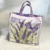 Büchertasche mit Schmetterlingen und Lavendelblüten in Fliedertönen. Stoff-Unikate handmade in Germany