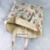Innenansicht der Buchtasche mit Rosenmotiven. Stoff-Unikate handmade in Germany