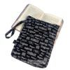 Buchhülle in schwarz-weiß mit Schrift. Stoff-Unikate handmade in germany