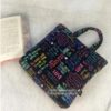 Büchertasche für Taschenbücher aus Baumwollstoffen mit bunter Schrift genäht. Stoff-Unikate handmade in germany