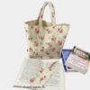 Büchertasche und Lesezeichen mit Schrift und Rosen. Stoff-Unikate handmade in germany