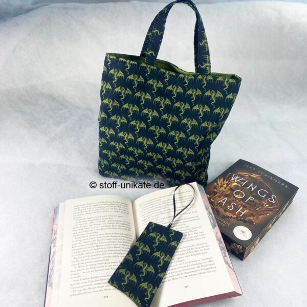 Büchertasche mit Lesezeichen mit kleinen Drachenmotiven. Stoff-Unikate handmade in germany