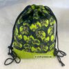Kinderturnbeutel mit fliegenden Drachenmotiven in neon-grün und schwarz. Stoff-Unikate handmade in Germany
