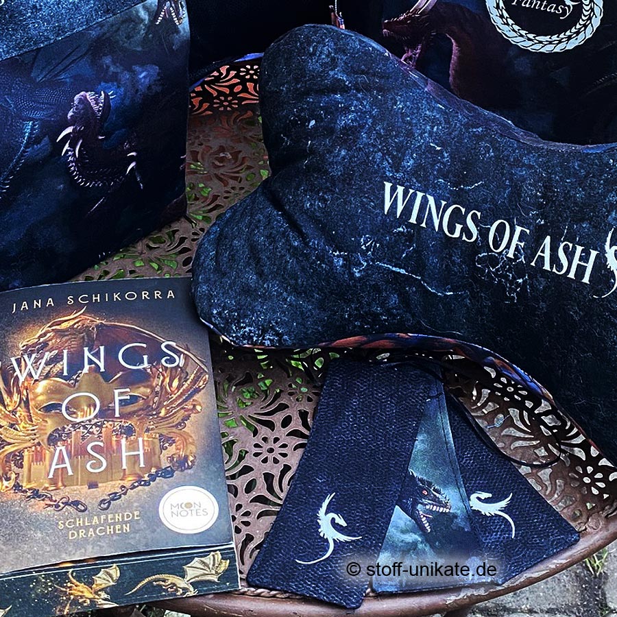 Lesezeichen mit Drachenmotiven Wings of Ash. Stoff-Unikate handmade In Germany