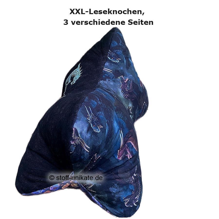 Seitenansicht vom XXL_Leseknochen Wings of Ash mit Drachenmotiven. Stoff-Unikate handmade in Germany
