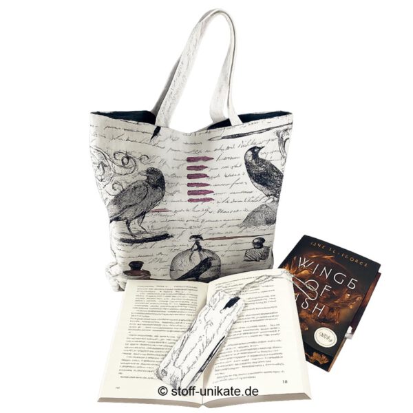 Büchertasche und Lesezeichen mit Schrift und raben. Stoff-Unikate handmade in Germany