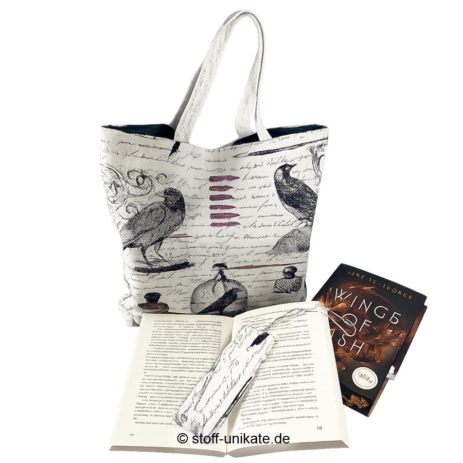 Büchertasche und Lesezeichen mit Schrift und raben. Stoff-Unikate handmade in Germany