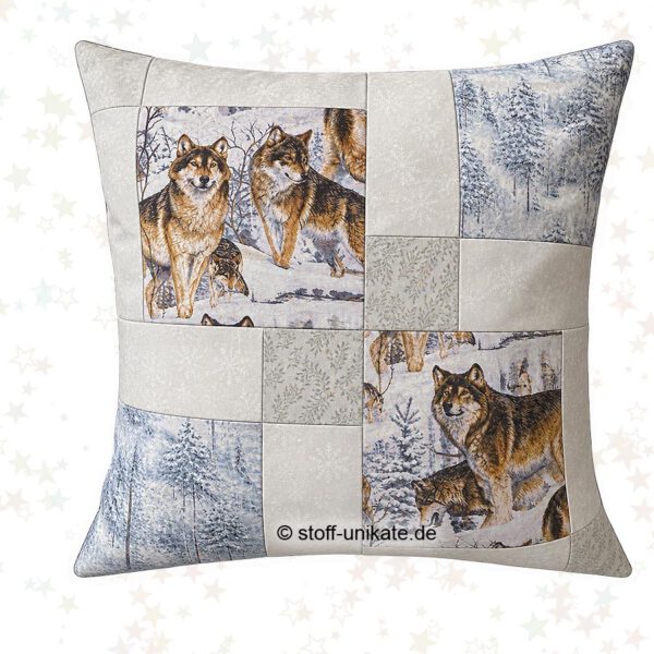 Deko-kissen mit Wolfsrudel im Winter. Stoff-Unikate handmade in Germany