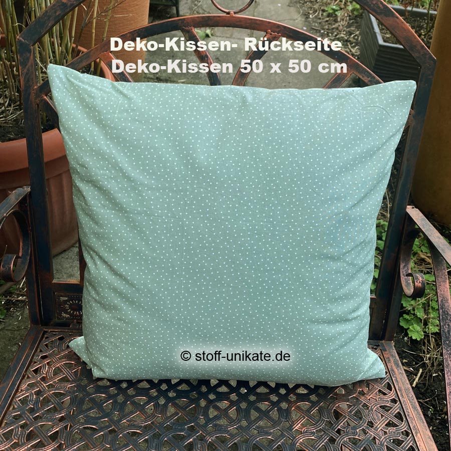 Rückseite vom designer-Kissen 50 x 50 cm mit Schneeglöckchenmotiven und Label Schneeglückchen. Stoff-Unikate handmade in Germany