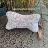 Kleiner Leseknochen aus weichem Wellnessfleece mit Knochenmotiven. Stoff-Unikate handmade in germany