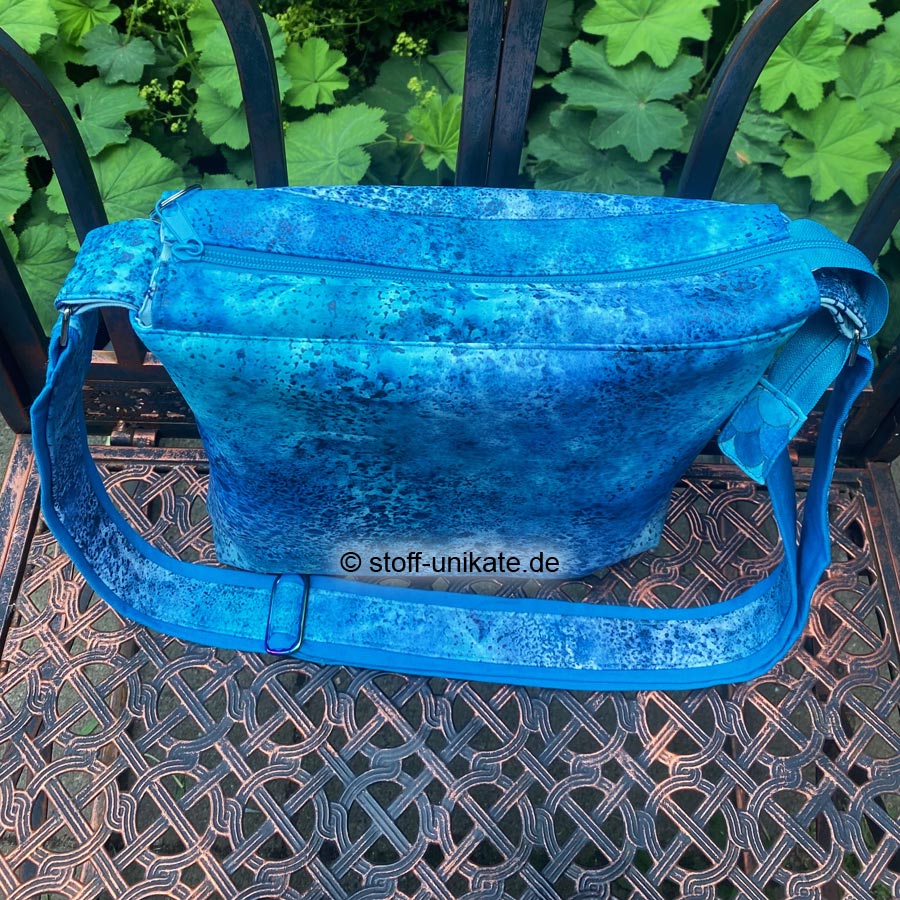 Obere Ansicht mit Reißverschluß der Tablet-Tasche Turtles. Stoff-unikate handmade in Germany