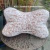 XXL-Jumbo-Leseknochen mit Knochenmotiven aus kuschelweichem Wellness-Fleece. Stoff-Unikate handmade in Germany