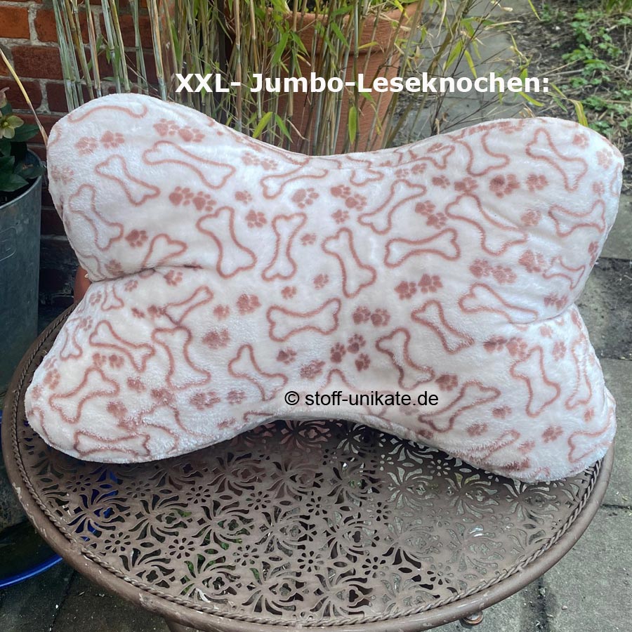XXL-Jumbo-Leseknochen mit Knochenmotiven aus kuschelweichem Wellness-Fleece. Stoff-Unikate handmade in Germany