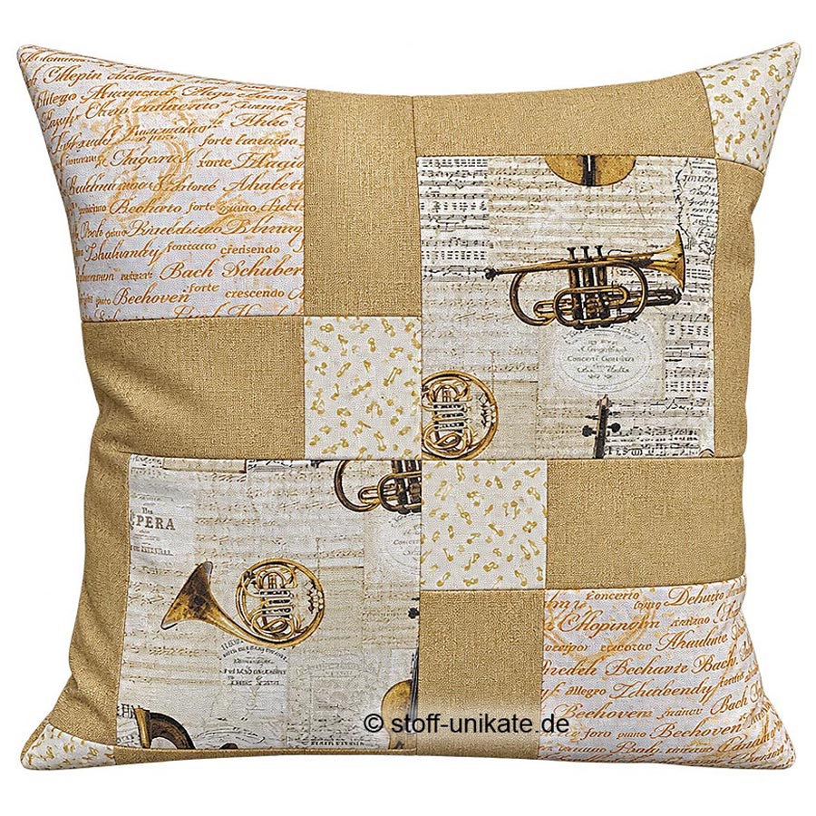 Großes Deko-Kissen, Designer-Kissen in goldtönen mit Musikinstrumenten 60 x 60 cm. Stoff-Unikate handmade in germany
