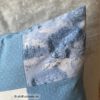 Detailansicht mit verschneiten Tannenbäumen vom Dekokissen Wolfsköpfe im wiinter. Stoff-Unikate handmade in germany