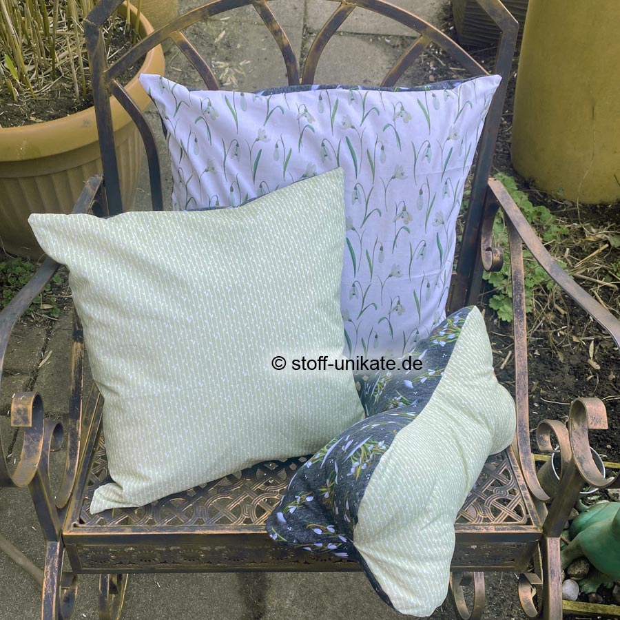 Dekokissen-Serie mit Leseknochen genäht aus Baumwollstoffen mit Schneeglöckchenmotiven. Stoff-unikate handmade in germany