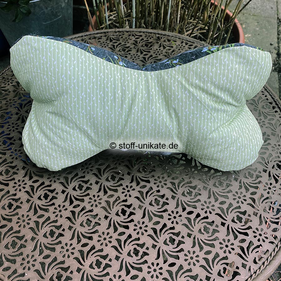 Leseknochen mit Schneeglöckchenmotiven. Stoff-Unikate handmade in Germany