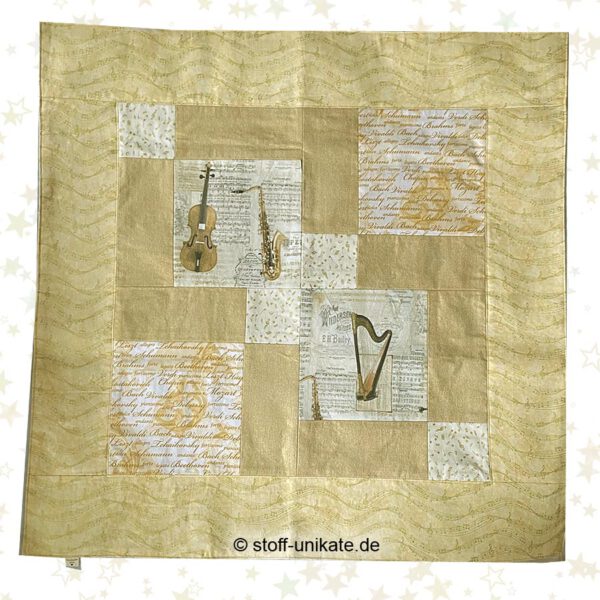 Mitteldecke, Tischdecke in Goldtönen mit Musikinstrumenten. Klassische Musik. Stoff-Unikate handmade in germany