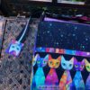 Reißverschlussende der Tablet-Tasche bunte Katzen mit Katzenkopf. Stoff-Unikate handmade in germany