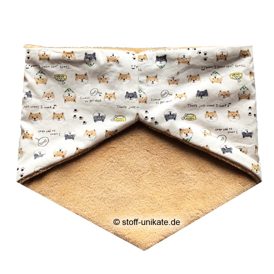 halstuch-loop und wendetuch mit kleinen shiba-inu-hundemotiven in beigetönen. stoff-unikate handmade in Germany