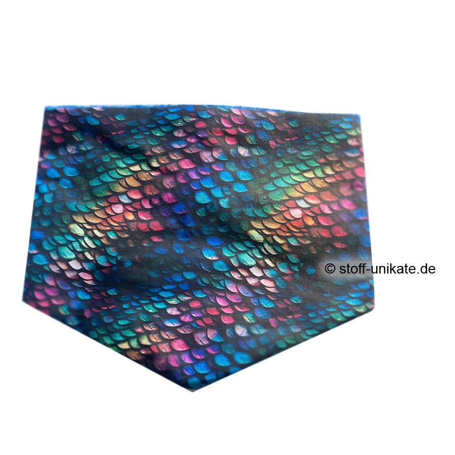 Halstuch-Loop aus Stoff und Fleece mit bunten Drachenschuppen. Stoff-Unikate handmade in Germany