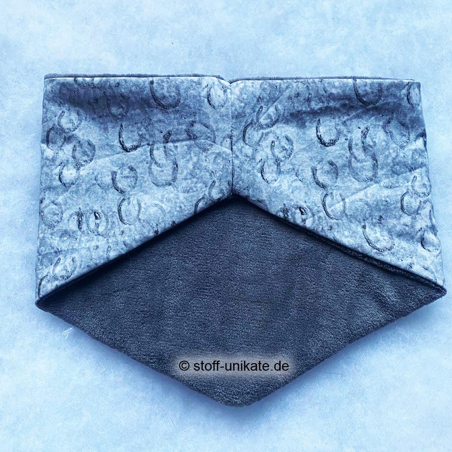 Halstuch-Loop aus Stoff und Fleece. Wendeloop mit hufeisenmotiven. Stoff-unikate handmade in germany